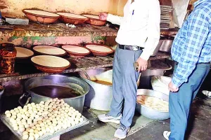 ‘शुद्ध आहार, मिलावट पर वार’ अभियान : चिकित्सा विभाग की 3 प्रतिष्ठानों पर कार्रवाई, पनीर उत्पादन व बिक्री कार्य बंद 