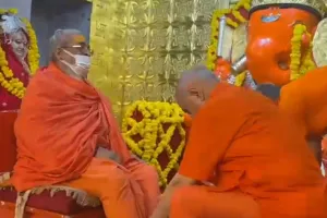 वासुदेवानंद सरस्वती ने गणेश मंदिर में की पूजा-अर्चना : लोगों के कल्याण की कामना की, कहा- आस्था का केंद्र है यह मंदिर 