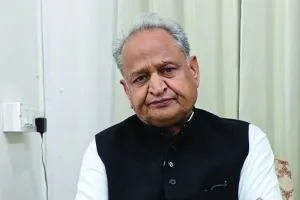 अशोक गहलोत ने भाजपा पर लगाया संविधान की धज्जियां उड़ाने का आरोप : हार के डर से सरकार नहीं करा रही पंचायत और निकाय चुनाव, कहा- निकायों को बनाने का उद्देश्य हो रहा खत्म 