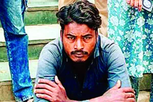 फरार चल रहा नकबजन गिरफ्तार, सोने की चूड़ियां बरामद