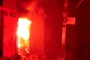 दुकान में आग लगने से अफरा-तफरी : उठने लगी ऊंची-ऊची लपटे, 2 घण्टे में पाया काबू