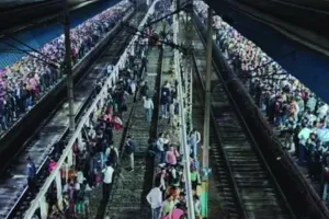 रेलवे स्टेशनों पर यात्री होल्डिंग एरिया विकसित करने की योजना को मंजूरी : आसानी से संभलेगी अत्यधिक भीड़, मॉड्यूलर डिज़ाइन में होंगे होल्डिंग एरिया 