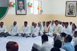 कांग्रेस ने गांधी और शास्त्री को अर्पित की पुष्पांजलि : जनता के सुख-दुख में शामिल होने का लिया संकल्प, कार्यकर्ताओं ने लगाई स्वदेशी उत्पादों की प्रदर्शनी