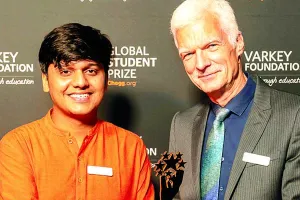 आदर्श कुमार ने जीता चेग ग्लोबल स्टूडेंट पुरस्कार : लंदन के समारोह में मिली 88 लाख की राशि, असाधारण योगदान देने वाले युवा को मिलता है सम्मन