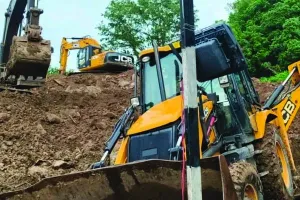 कश्मीर में भारी भूस्खलन के कारण नुकसान : इमारतें और दुकानें क्षतिग्रस्त, किसी के हताहत होने की सूचना नहीं