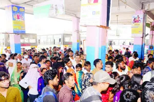 दिवाली का सफर हुआ मुश्किल : बस-ट्रेनें फुल, निजी बस संचालकों ने वसूला मनमानी किराया