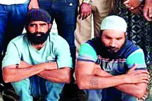 मध्य प्रदेश से आकर मकानों में चोरी करने वाले 2 बदमाश गिरफ्तार : 35 लाख रुपए बरामद, सूने मकानों को बनाते है निशाना