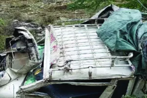 महाराष्ट्र में चालक ने खोया नियंत्रण : पिकअप खाई में गिरी, 7 लोगों की मौत