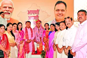 सीएम आवास पर दीपावली स्नेह मिलन : भजनलाल शर्मा ने की आमजन से मुलाकात, कहा- स्वदेशी उत्पादों की करें खरीद 