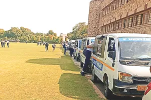 शिक्षा विभाग के आदेशों की उडी धज्जियाँ : निजी स्कूल खुले रहे, जबकि सरकारी स्कूल बंद 