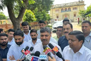 टीकाराम जूली ने जाखड़ से जेल में की मुलाकात : लोकतंत्र में सभी को अपनी बात कहने का अधिकार, ये होने नहीं देना चाहती पर्ची की सरकार 