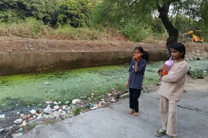 कोटा उत्तर वार्ड 44 - टूटी सड़कें, जर्जर नहर से परेशान रहवासी, नहर में मगरमच्छ का खतरा 