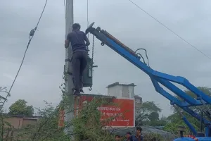 असर खबर का -चार दिन बाद रोशन हुआ रामगंज, बिजली विभाग ने बदला ट्रांसफार्मर