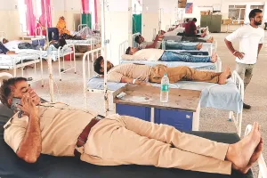 पुलिस थाने में खीर से फैला जहर : 10 पुलिसकर्मी फूड प्वाइजनिंग के शिकार, अस्पताल में भर्ती