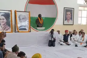 कांग्रेसजनों ने इंदिरा गांधी और सरदार पटेल को अर्पित की पुष्पांजलि, पीसीसी मुख्यालय पर कार्यक्रम आयोजित