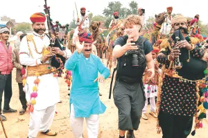 पुष्कर मेले में लोक कला और संस्कृति की छटा बिखरी : गऊघाट पर सजी 56 भोग की झांकी, डिप्टी सीएम दिया कुमारी ने ध्वजारोहण से किया शुभारंभ