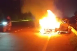 जयपुर में चलती स्कॉर्पियो में भीषण आग : युवकों ने कूदकर बचाई जान, फायर बिग्रेड ने 10 मिनट में पाया काबू