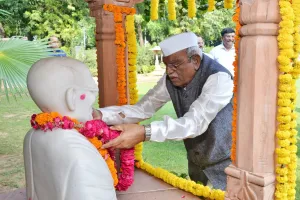 राज्यपाल ने बापू की प्रतिमा और शास्त्री की छवि पर माल्यार्पण कर की श्रद्धा निवेदित, कहा- गांधीजी के सत्य, अहिंसा और अपरिग्रह के आदर्श हमारी जीवन प्रेरणा 