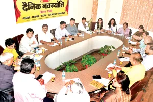 तेज रफ्तार जिंदगी पर लगाम की जरूरत, सोशल मीाडिया और रील कल्चर हिला रहा दिमाग