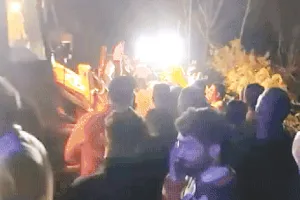 Himachal Pradesh Landslide : पहाड़ से गिरे पत्थरों में दबी बस, 18 लोगों की मौत, देर रात तक रेस्क्यू ऑपरेशन जारी