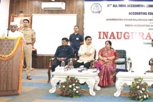 कुलगुुरु सुनीता की औरंगजेब पर विवादित टिप्पणी पर राज्यपाल का प्रहार, कहा- संभाजी के टुकड़े करने और मंदिर तोड़ने वाला कैसे हो सकता है कुशल प्रशासक