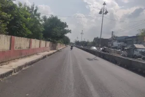 असर खबर का - पॉलीटेक्निक कॉलेज से एयरपोर्ट लिंक रोड का मामला: छह माह बाद बनी डामर सड़क, सरपट दौड़ रहे वाहन