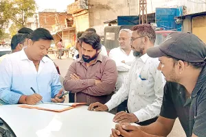 असर खबर का - पॉलिथीन पर सख्ती शुरू, निगम ने पहले ही दिन दो दुकानों पर ताला जड़ा