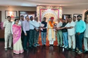 बारबाडोस सम्मेलन और यूके अध्ययन यात्रा से लौटे देवनानी, साफा और शॉल ओढ़ाकर अभिनंदन