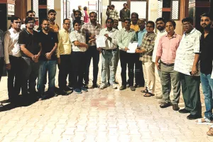 डॉक्टर के क्लिनिक पर युवक की मौत के बाद हंगामा : इंजेक्शन लगाने से हुआ रिएक्शन, परिजनों ने शव रखकर किया जमकर हंगामा