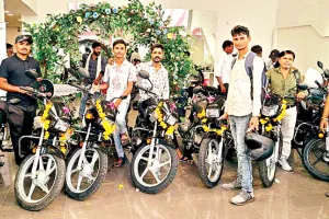 अतिवृष्टि के साए में करवा चौथ : फसल नुकसान से सुस्त बाजार, सुल्तानपुर में केवल डेढ़ करोड़ का हुआ कारोबार