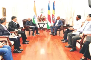 सी.पी. राधाकृष्णन ने सेशेल्स के राष्ट्रपति पैट्रिक हर्मिनी से की मुलाकात, हिंद महासागर में स्थिरता का लिया संकल्प