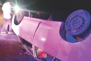 तेज रफ्तार इनोवा पलटी, दो युवकों की मौत : पांच गंभीर घायल, शादी समारोह में शामिल होकर लौट रहे थे घर