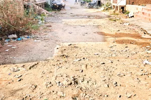 कोटा दक्षिण वार्ड नं. 34 - कच्ची बस्तियों में नहीं हो रही साफ-सफाई, नाले की टूटी रेलिंग बनी कचरा प्वांइट