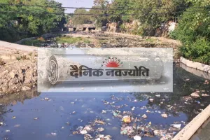 कोटा दक्षिण वार्ड 74 - सीवरेज चैंबर, खाली प्लॉट, अव्यवस्थित यातायात, झूलते विद्युत तार व नाला बन रहा मुसीबत 