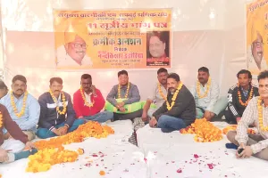 सफाई कर्मचारियों का क्रमिक अनशन तीसरे दिन भी जारी, वार्ता के लिए कमेटी गठित