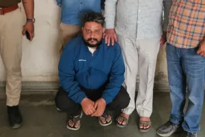 ऑनलाइन परीक्षा फर्जीवाड़ा : 25,000 का इनामी अपराधी गिरफ्तार, परीक्षा में नकल करवाने की साजिश रचने का आरोप ; हैकर की मदद से परीक्षा सॉफ्टवेयर में हेरफेर 