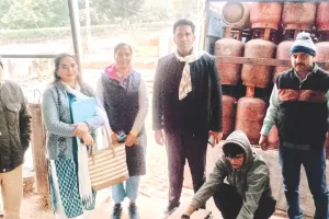 अवैध गैस रिफलिंग का भंडाफोड़ : नौ आरोपी गिरफ्तार, 480 सिलेंडर जब्त