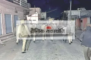 महाराजा सूरजमल की मूर्ति लगाने पर विवाद : गांव में गर्माया माहौल, दो पक्ष आमने-सामने ; पथराव, नारेबाजी