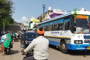 इन्द्रगढ़ में स्थाई बस स्टैंड की कमी, यात्री, राहगीर और व्यापारी होते हैं प्रतिदिन परेशान