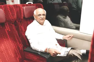 गुजरात के मुख्यमंत्री भूपेन्द्रभाई पटेल ने वंदे भारत एक्सप्रेस में की अहमदाबाद से वलसाड तक की यात्रा, मंत्रिमंडल एवं वरिष्ठ अधिकारी रहे मौजूद  