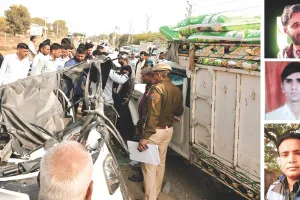 पिकअप और टेम्पो की टक्कर में 2 दोस्तों सहित 3 की मौत : टायरों के नीचे दबे, लोगों को कड़ी मशक्कत के बाद बाहर निकाला 