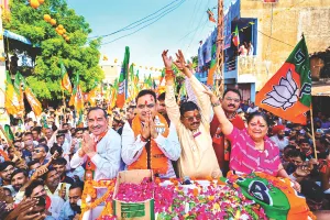 मोरपाल के समर्थन में अंता में मुख्यमंत्री भजनलाल और वसुंधरा राजे का रोड शो, कहा- दो साल में जितना विकास किया, कांग्रेस पांच साल में नहीं कर सकी