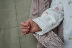 अंधविश्वास में थम गई 9 माह के मासूम की सांस : परिजनों ने पेट पर गर्म तार से लगाया डाम, जानें पूरा मामला 