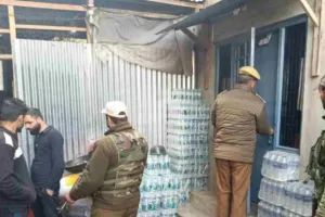 कश्मीर में पुलिस का जेईआई के खिलाफ तलाशी अभियान : प्रतिबंधित जमात-ए-इस्लामी के ठिकानों पर मारे छापे, सुरक्षाबलों ने 200 से अधिक स्थानों पर किया सर्च