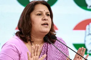 अपने हकों की मांग करना अपराध : दिल्ली सरकार प्रदूषण से निपटने में नाकाम, सुप्रिया श्रीनेत ने कहा- इस देश में साफ हवा के लिए आवाज उठाने पर होगी गिरफ़्तारी