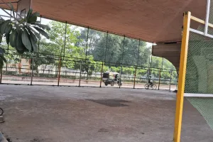 फ्लाई ओवर के नीचे गेम जोन से गायब होने लगी रैलिंग व जाली