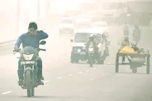 वायु प्रदूषण : धुएं-धूल की मार, आंखें हुई लाचार, एलर्जी जैसी समस्याएं, सर्दी के मौसम में वायु प्रदूषण के कण हवा में