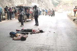 दिल दहलाने वाला एक्सीडेंट : रोडी-मिक्सर की चपेट में आए 2 बाइक सवारों की मौत, टायरों में चिपका मांस 