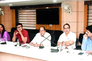 पिछली बैठक में महापौर नहीं पहुंची : इस बार पार्षदों ने कराया इंतजार, कोरम के अभाव में करीब 2 घंटे देरी से शुरू हुई ईसी की बैठक