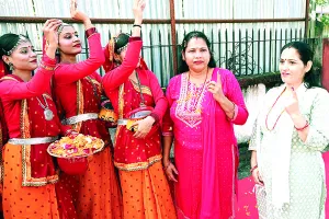 रिकॉर्ड वोटिंग : बिहार में प्रथम चरण में पड़े 65% वोट, 1314 प्रत्याशियों के भाग्य ईवीएम में बंद